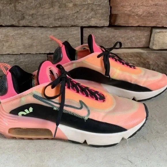 Nike Air Max 2090 neon highlighter size 9 tennis shoes - Picture 2 of 11